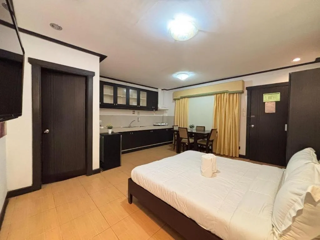 Bed in D' Leonor Hotel