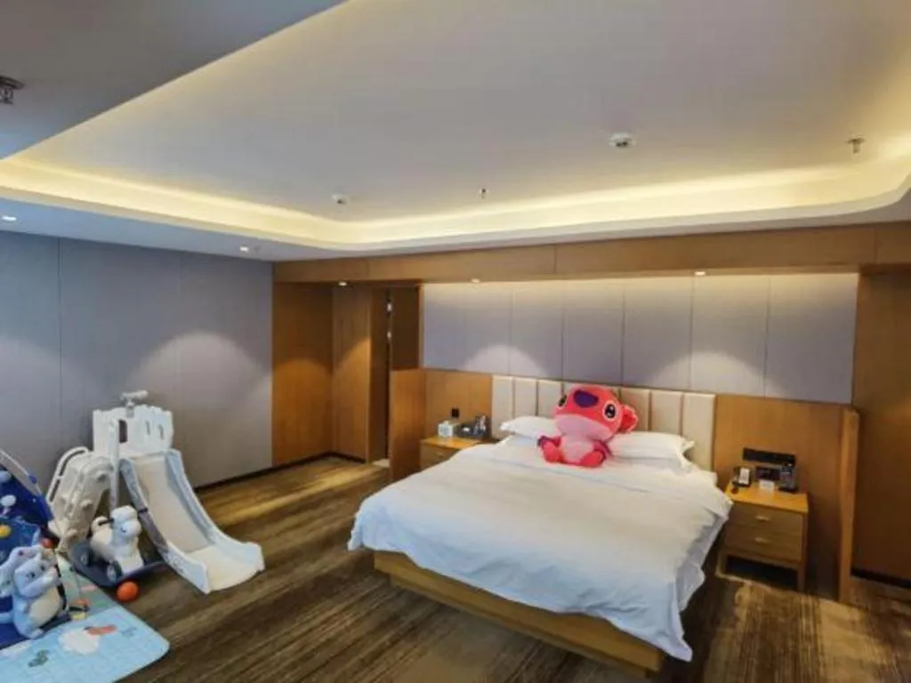 Bed in Kunming Greenlake View Hotel