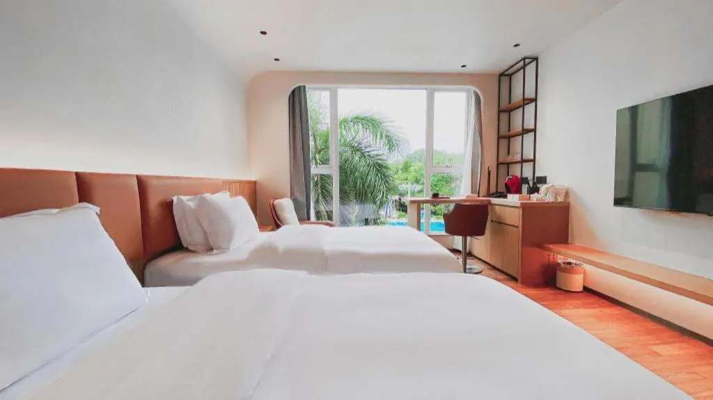 Bed in Dongguan Castfast Hotel