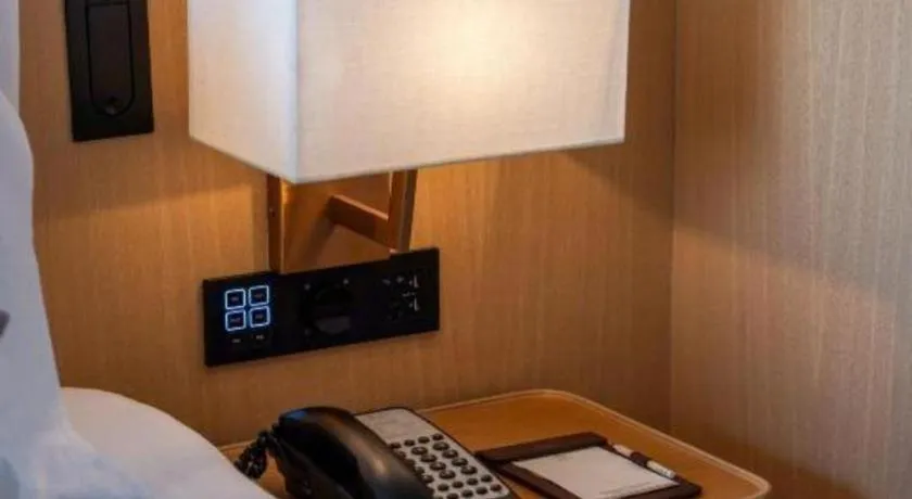 Bed in Dongguan Castfast Hotel