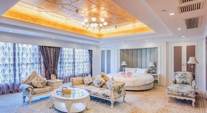 Bed in Dongguan Castfast Hotel