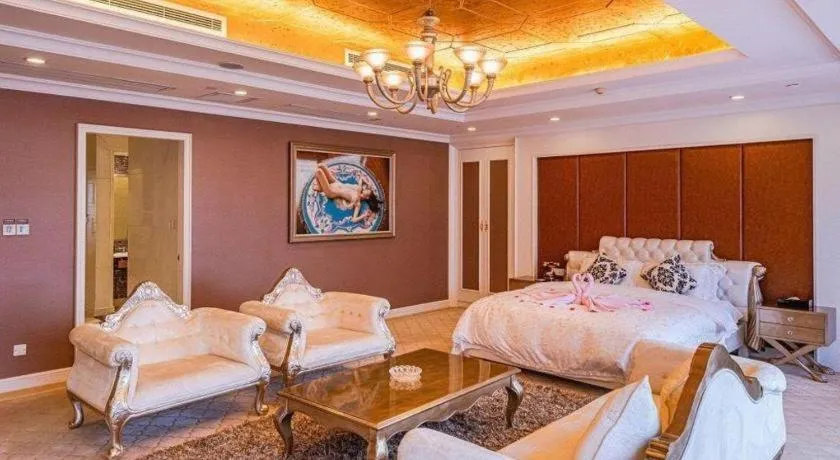 Bed in Dongguan Castfast Hotel