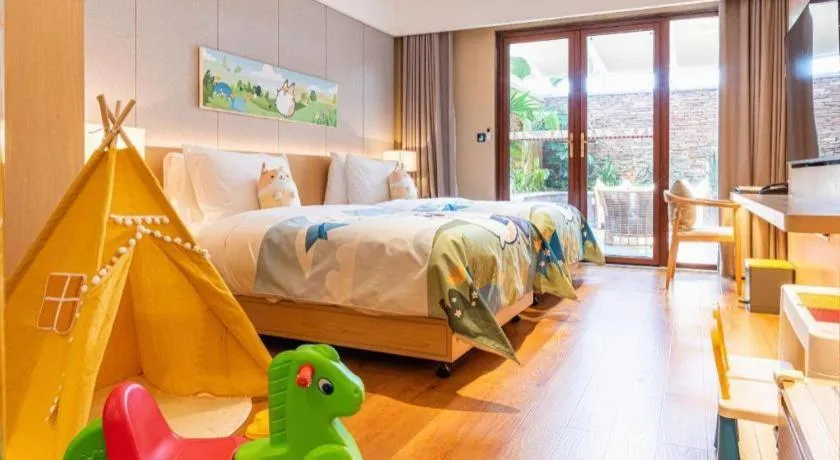 Bed in Dongguan Castfast Hotel