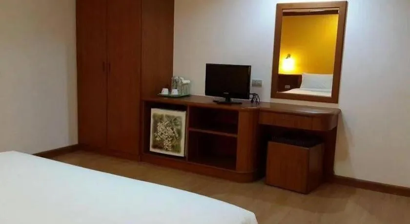 Bed in Sea Falcon on the Water