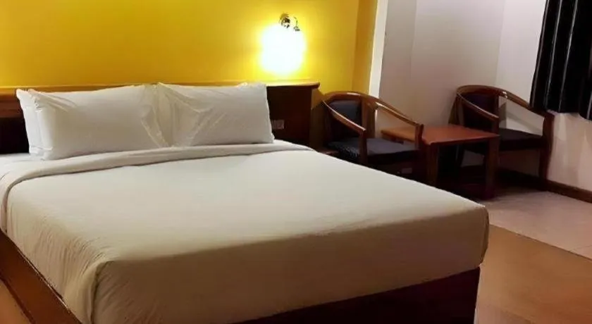 Bed in Sea Falcon on the Water