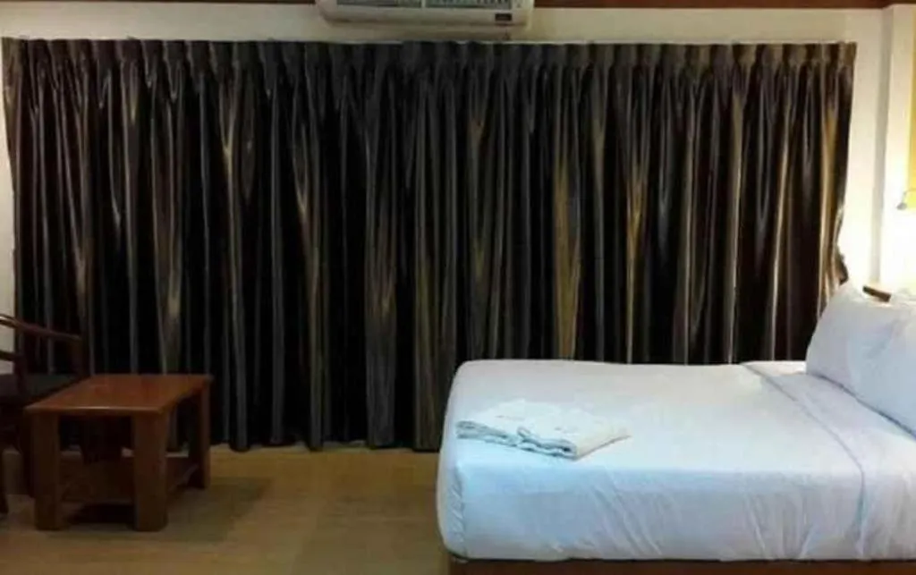 Bed in Sea Falcon on the Water