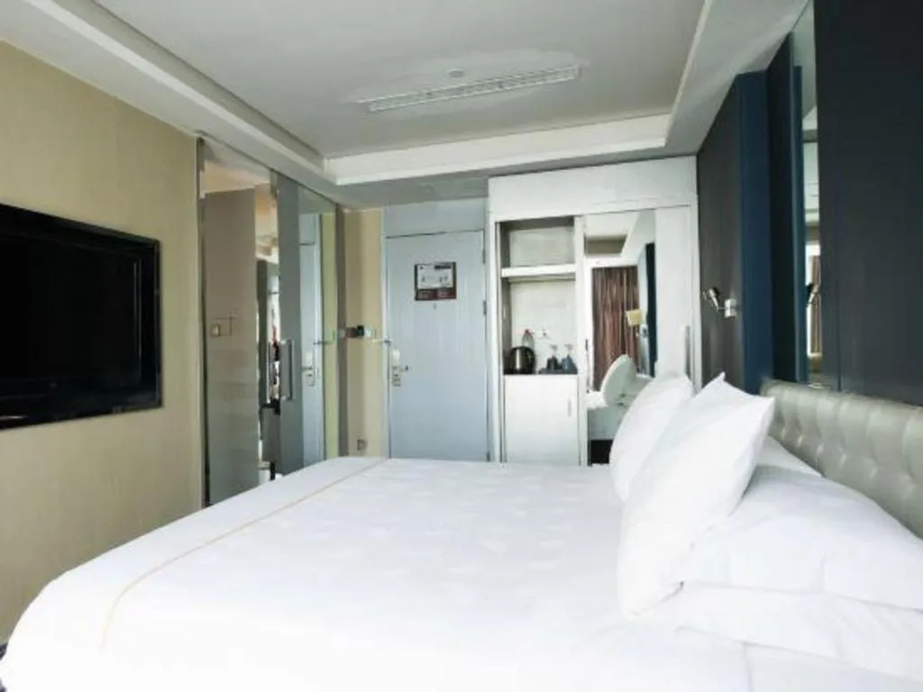 Bed in Urumqi Bayinhe Hotel