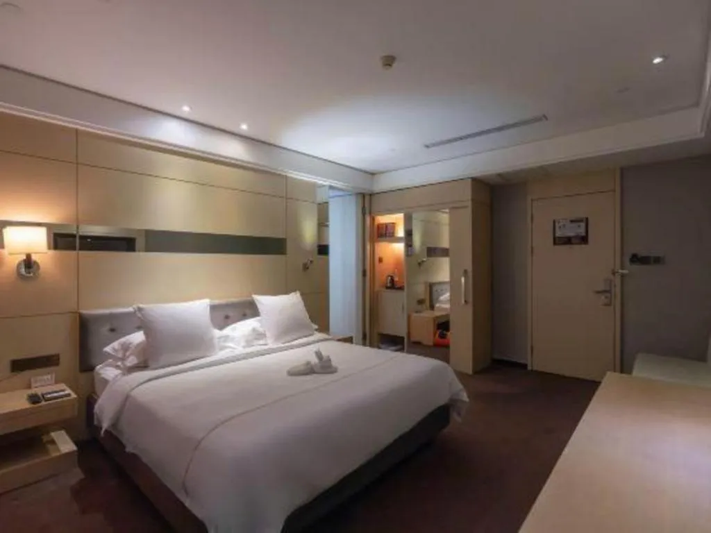 Bed in Urumqi Bayinhe Hotel