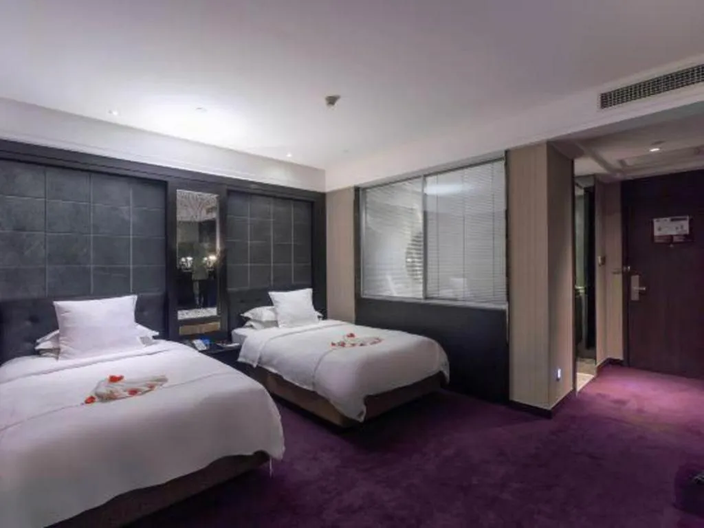 Bed in Urumqi Bayinhe Hotel