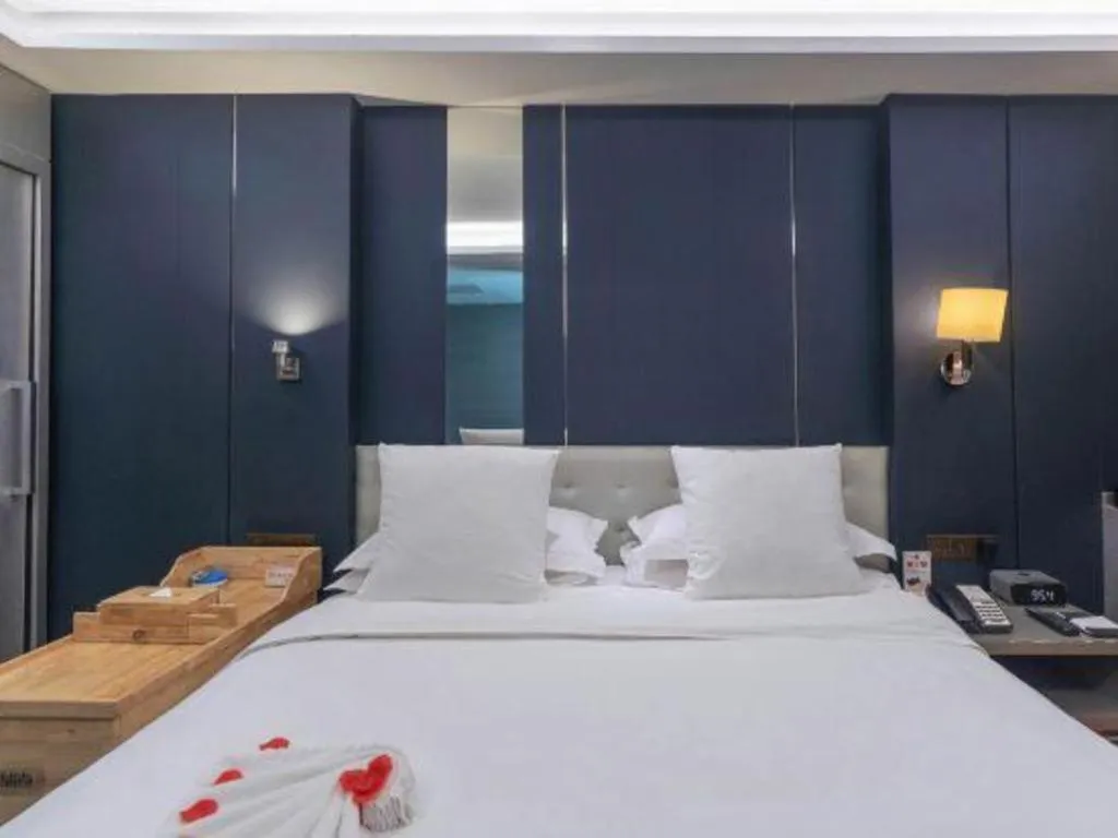 Bed in Urumqi Bayinhe Hotel