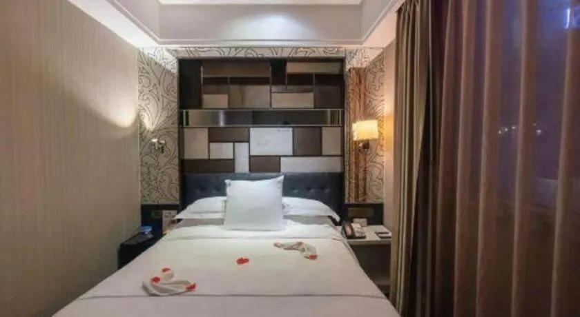 Bed in Urumqi Bayinhe Hotel