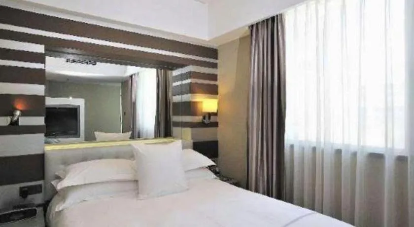 Bed in Urumqi Bayinhe Hotel