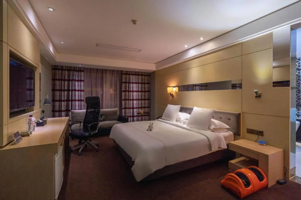 Bed in Urumqi Bayinhe Hotel