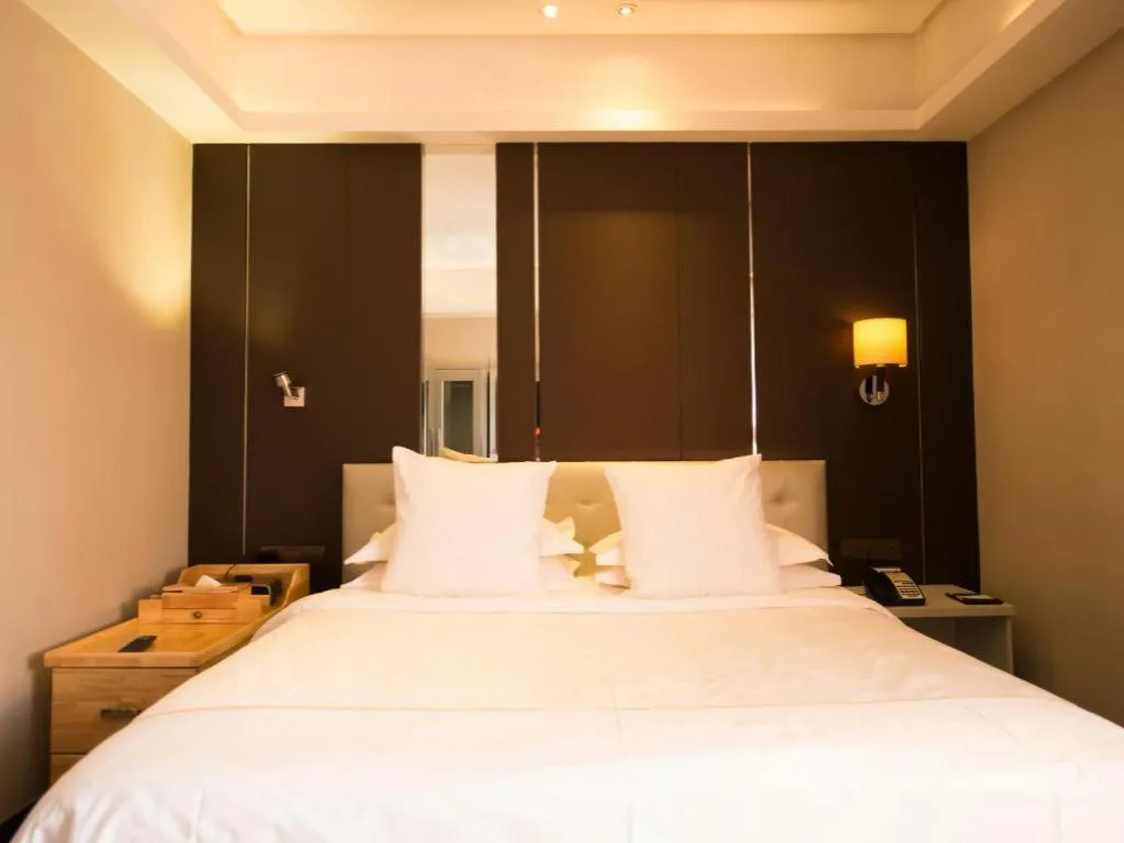 Bed in Urumqi Bayinhe Hotel