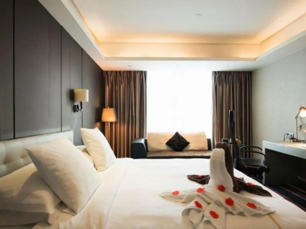 Bed in Urumqi Bayinhe Hotel