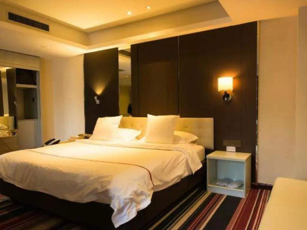 Bed in Urumqi Bayinhe Hotel