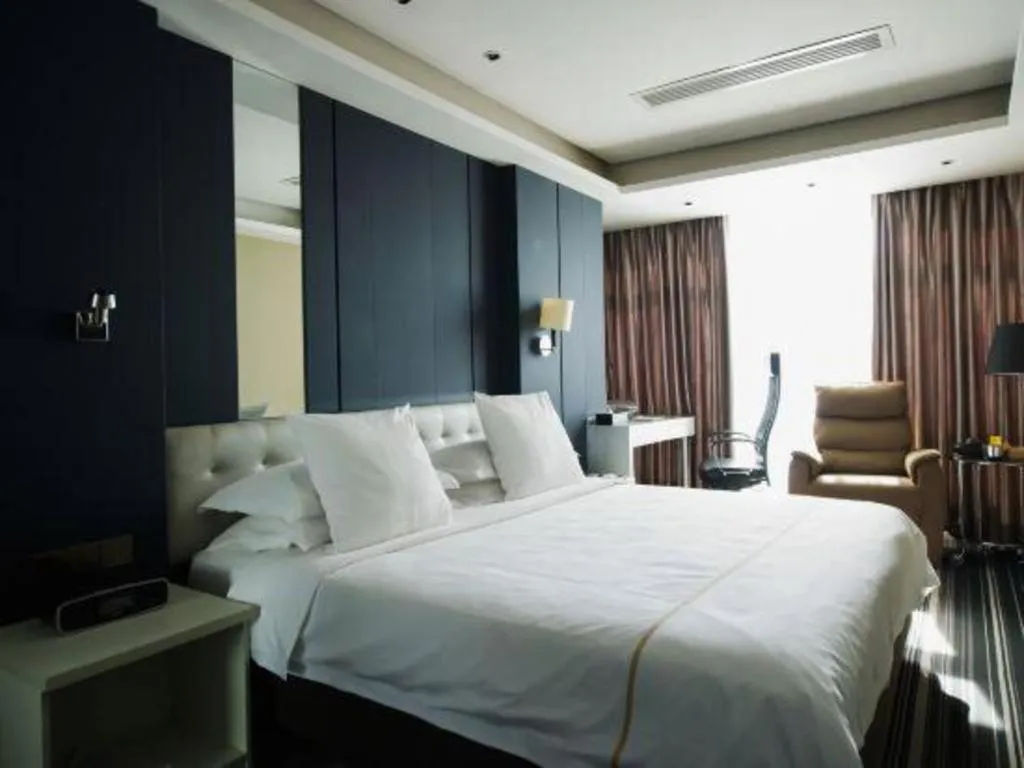 Bed in Urumqi Bayinhe Hotel