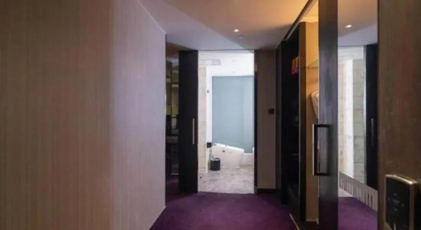 Bed in Urumqi Bayinhe Hotel