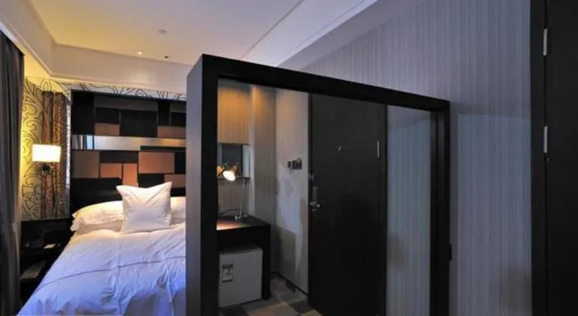 Bed in Urumqi Bayinhe Hotel