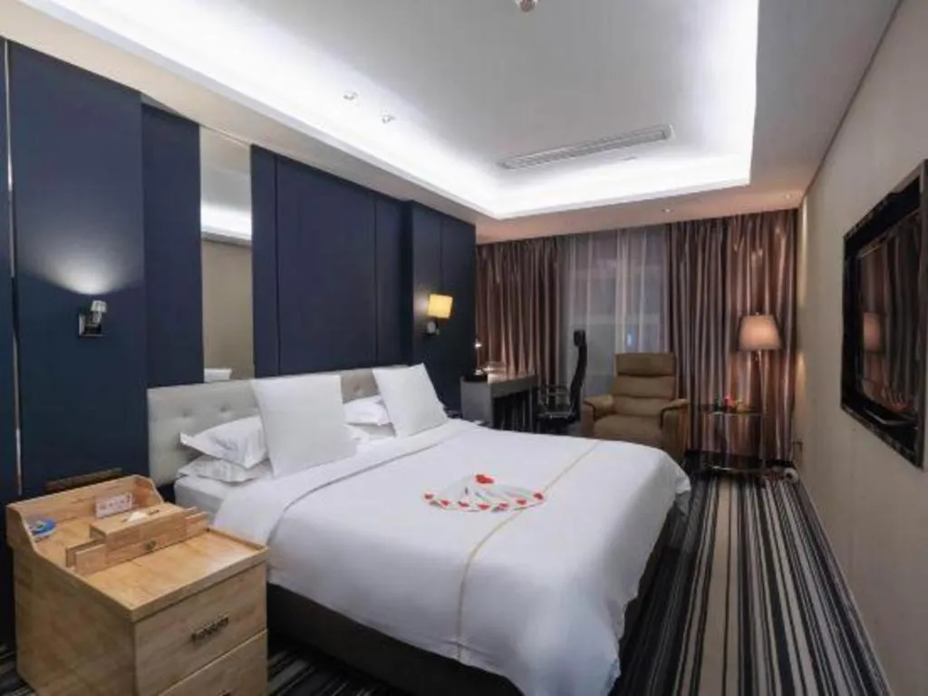 Bed in Urumqi Bayinhe Hotel