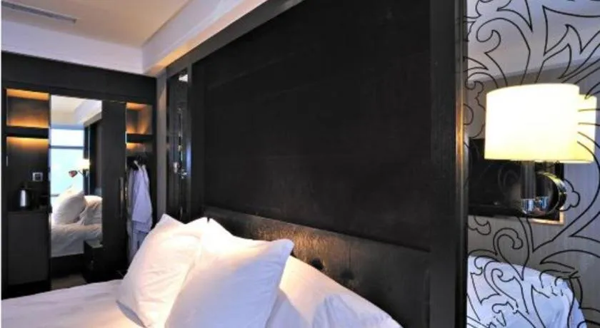 Bed in Urumqi Bayinhe Hotel