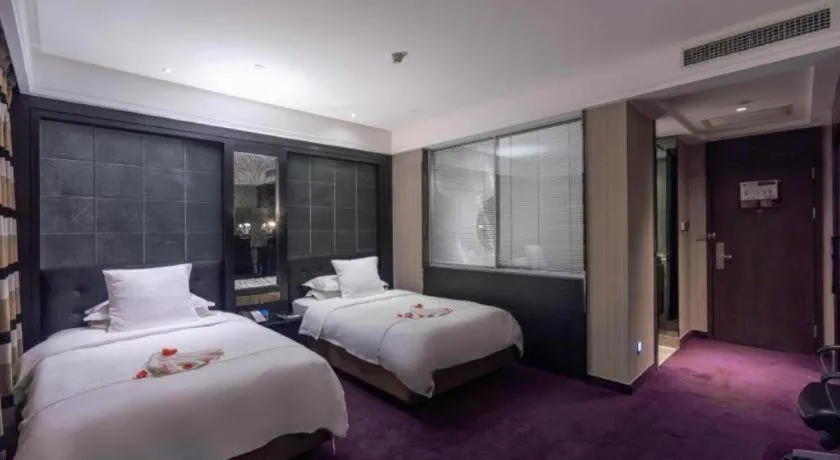 Bed in Urumqi Bayinhe Hotel