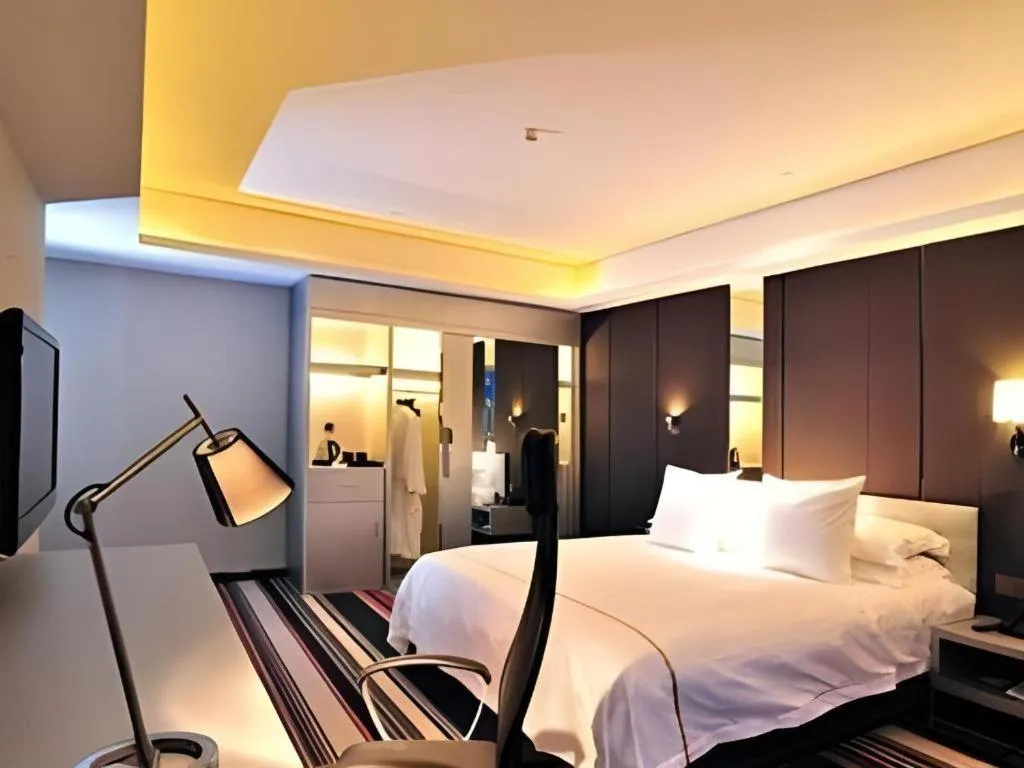 Bed in Urumqi Bayinhe Hotel