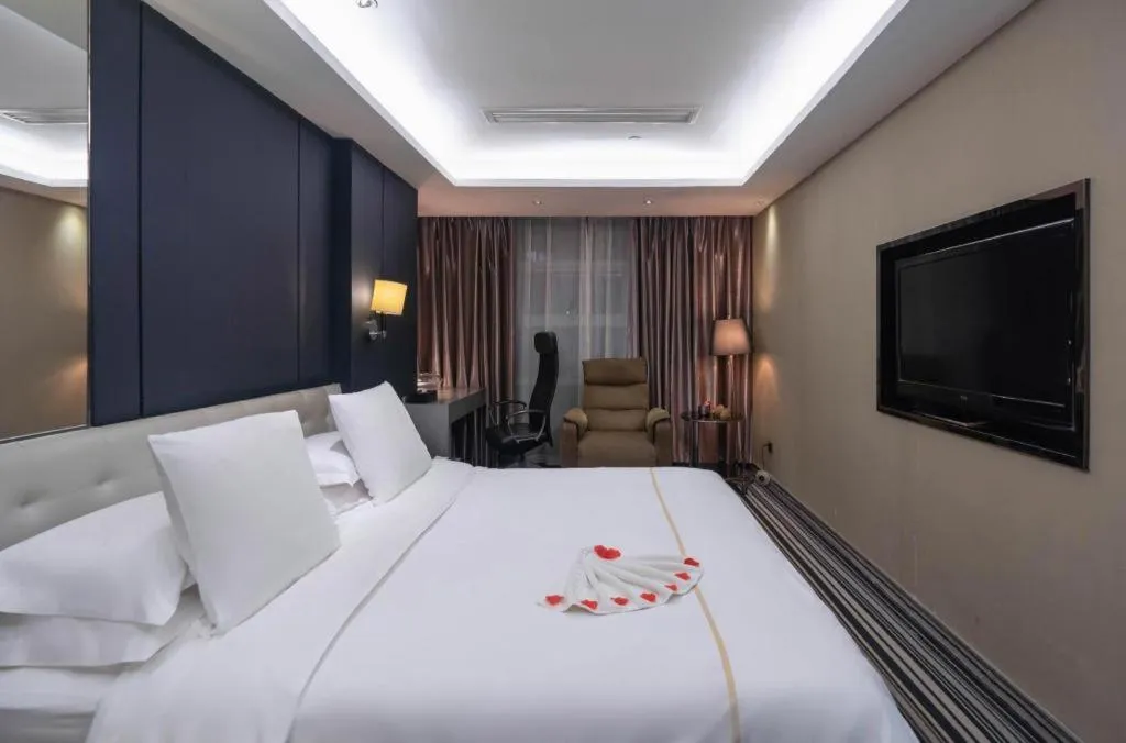 Bed in Urumqi Bayinhe Hotel