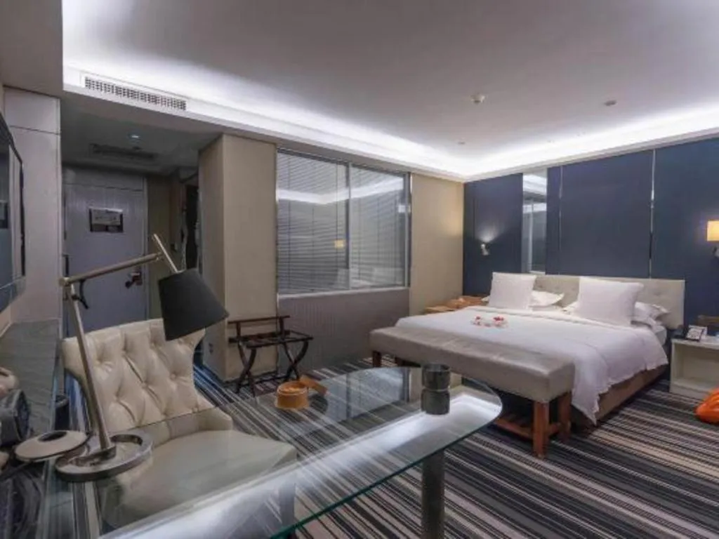 Bed in Urumqi Bayinhe Hotel