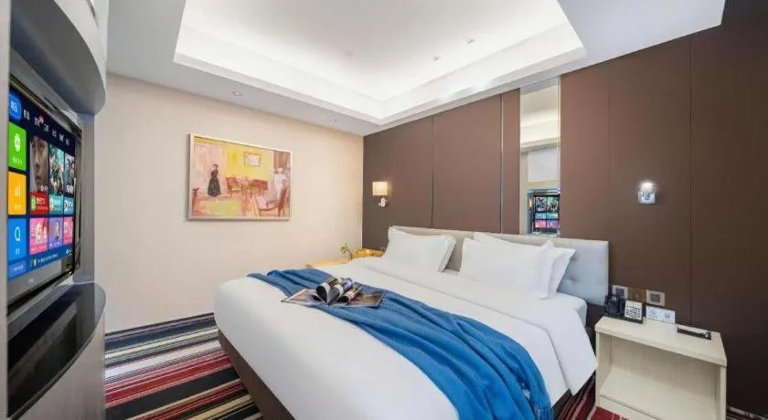 Bed in Urumqi Bayinhe Hotel