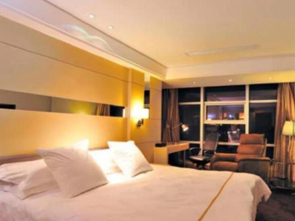 Bed in Urumqi Bayinhe Hotel