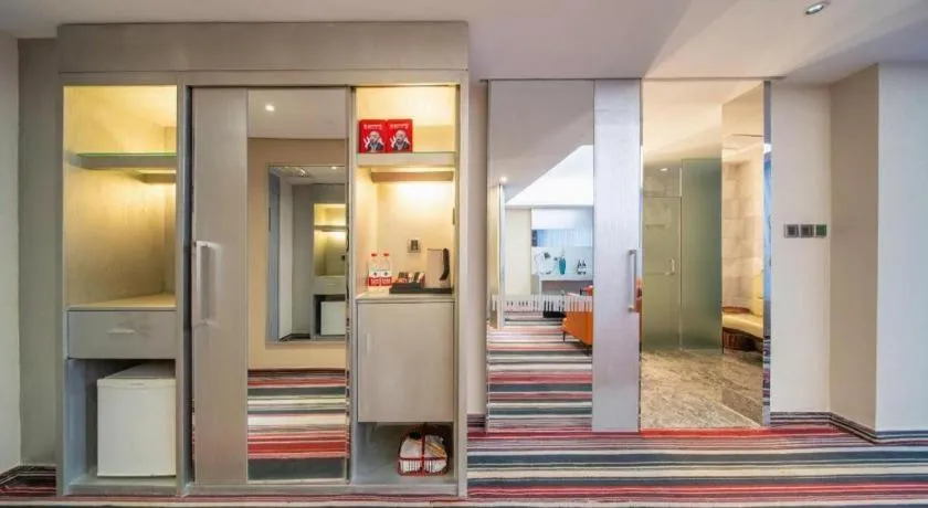 Bed in Urumqi Bayinhe Hotel