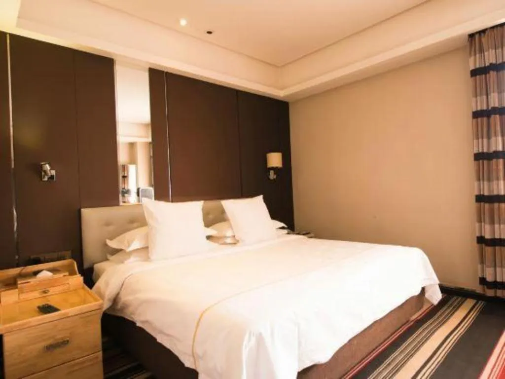 Bed in Urumqi Bayinhe Hotel