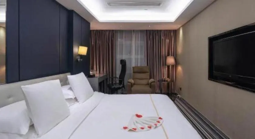 Bed in Urumqi Bayinhe Hotel