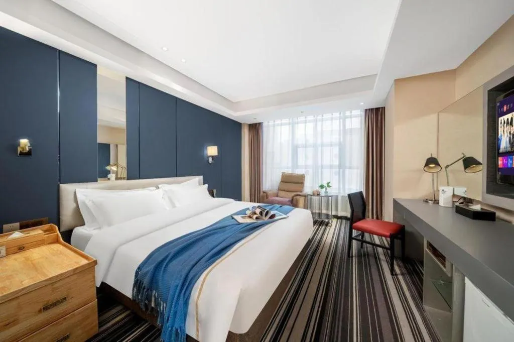 Bed in Urumqi Bayinhe Hotel