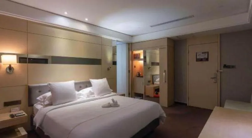 Bed in Urumqi Bayinhe Hotel