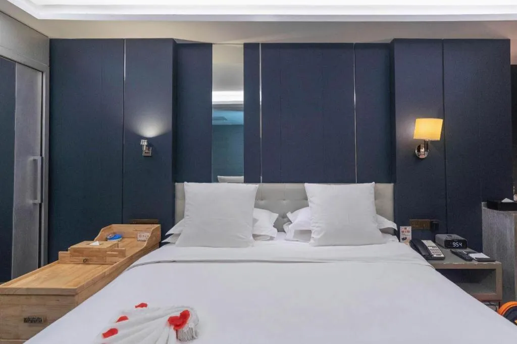 Bed in Urumqi Bayinhe Hotel