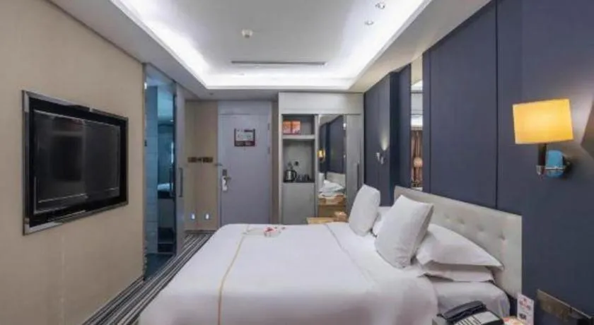 Bed in Urumqi Bayinhe Hotel