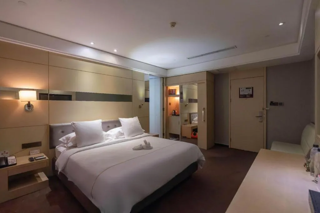 Bed in Urumqi Bayinhe Hotel