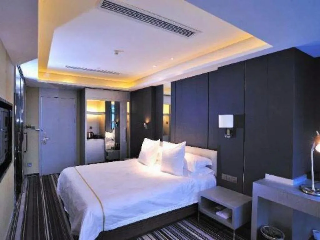 Bed in Urumqi Bayinhe Hotel