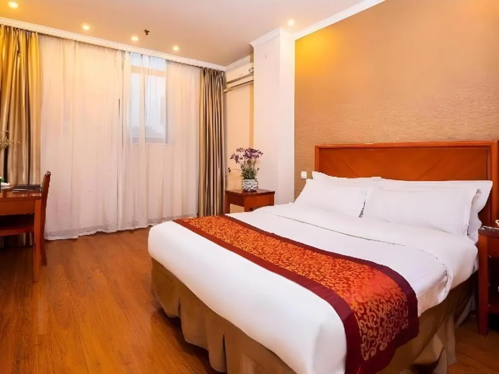 Bed in GreenTree Inn Jiangsu Wuxi Meiyuan Kaiyuan Temple Subway Master Station Express Hotel