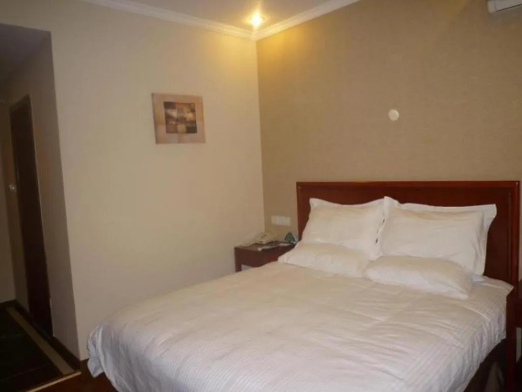 Bed in GreenTree Inn Jiangsu Wuxi Meiyuan Kaiyuan Temple Subway Master Station Express Hotel