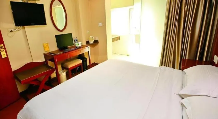 Bed in GreenTree Inn Xi'an Bell and Drum Tower Food Street Ancient City Wall Ximen Express Hotel