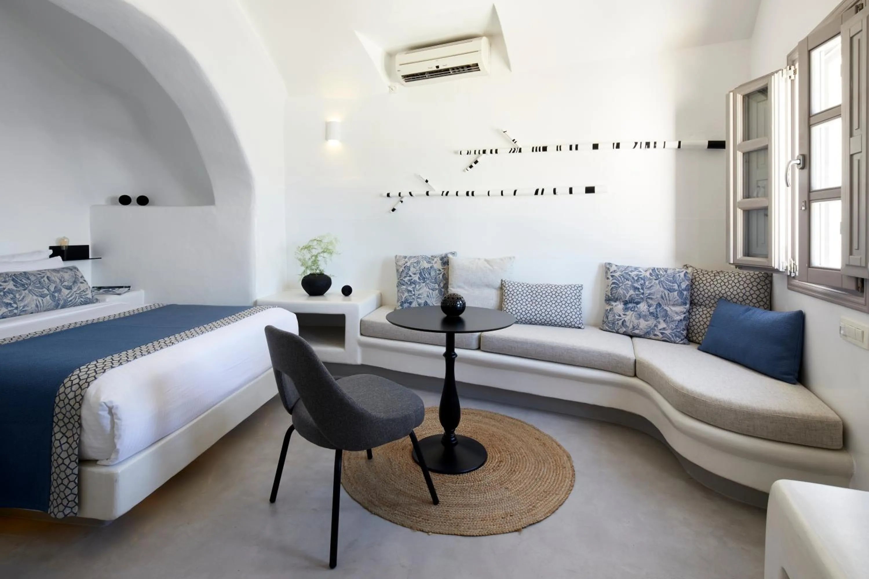 Seating area, Bed in Filotera Suites