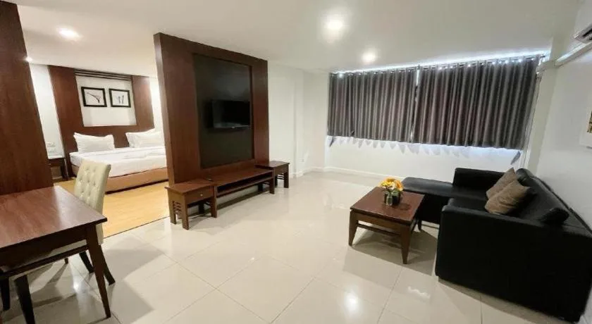 Bed in Laemchabang City Hotel