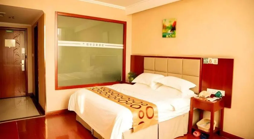 Bed in GreenTree Inn Bozhou Weiwu Road Hotel