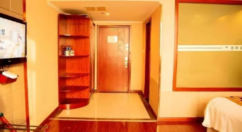 Bed in GreenTree Inn Bozhou Weiwu Road Hotel