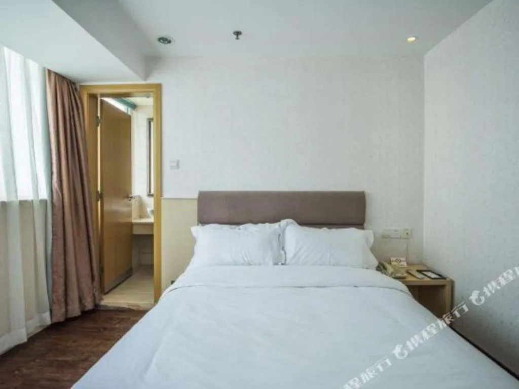 Bed in Super 8 Hotel Xiamen Railway Station