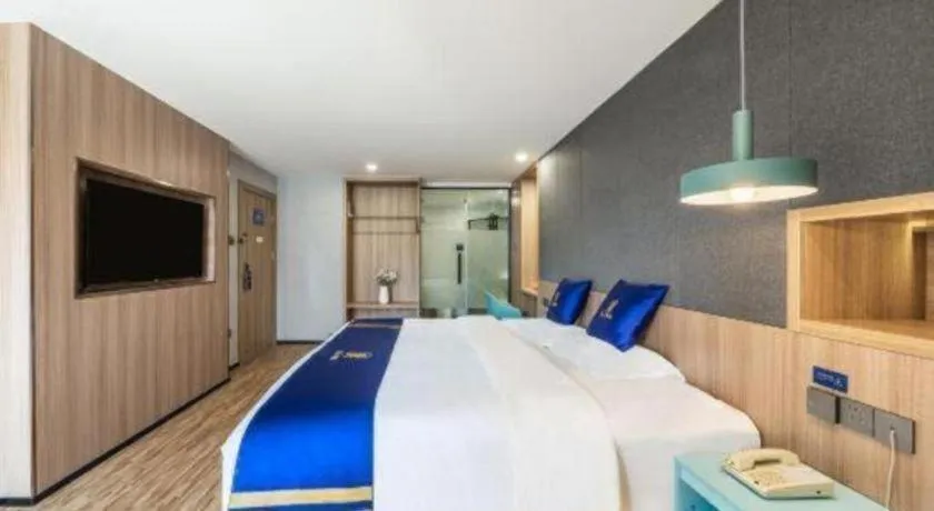 Bed in Super 8 Hotel Xiamen Railway Station