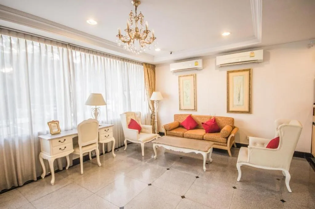 Romance Hotel Srinakarin